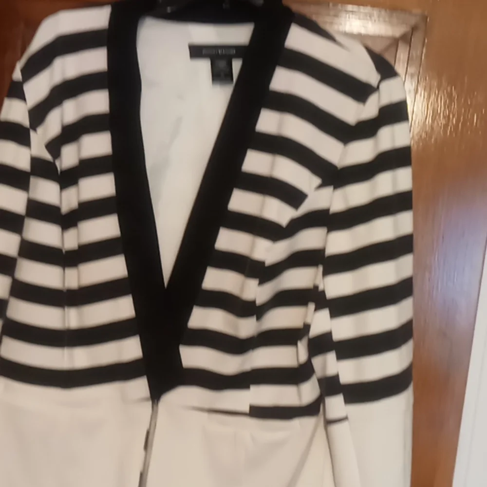 Blazer - Picture 3 of 3